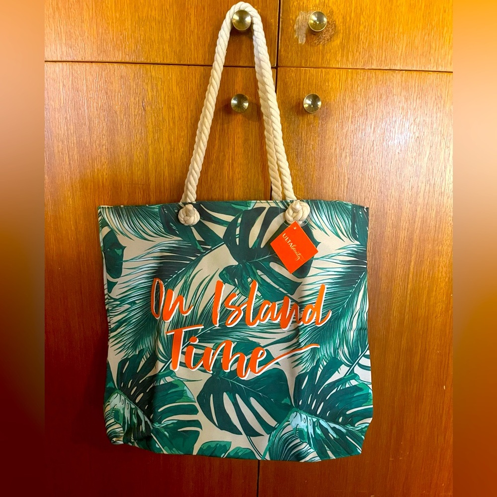 ⚡️FLASH SALE⚡️ Brand new Ulta “On Island Time” tote with makeup inside!